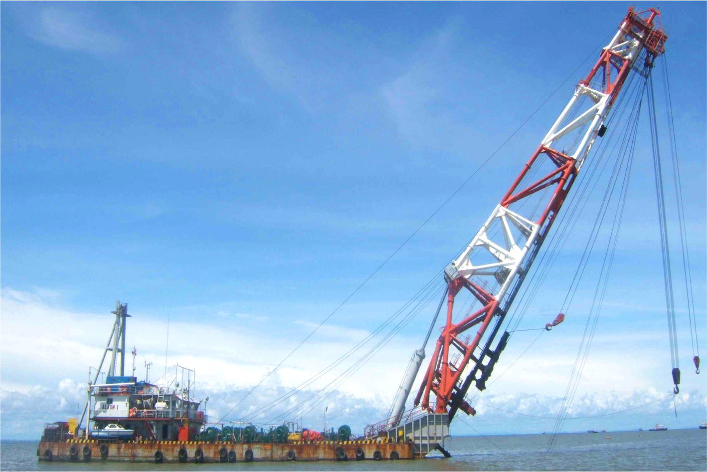 水上打桩设备油缸